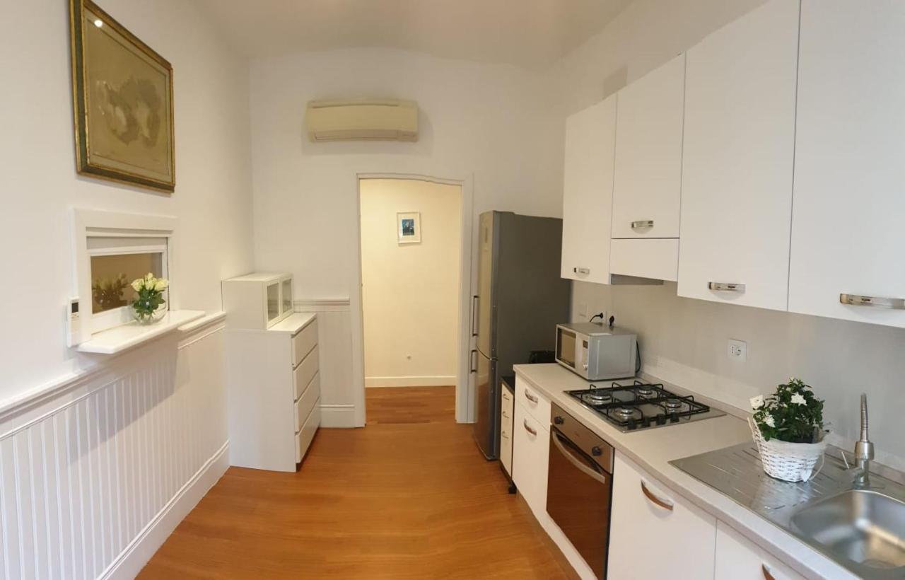 Saint Peter's Place Via Catone * Rom